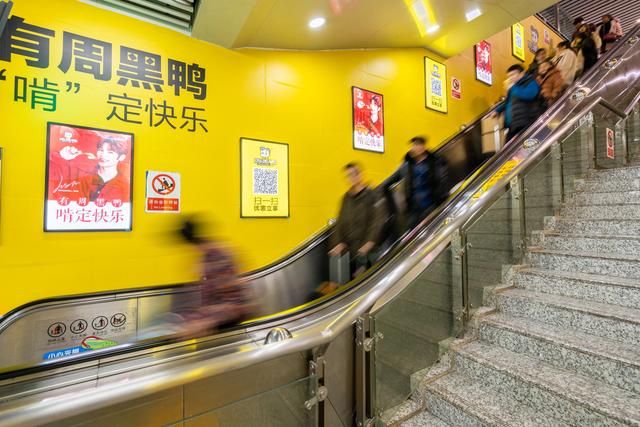 这对CP长沙地铁火“出圈”，新春一起啃定快乐